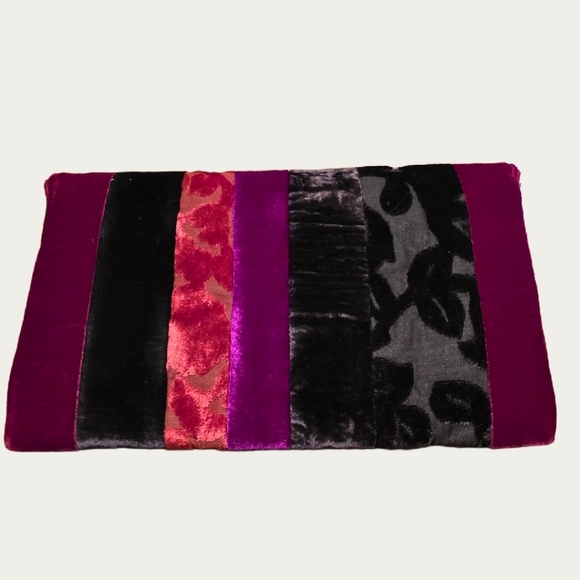 Cupcake Gift Traders Hyannispot Striped Velvet Burnout Clutch NWT 9"x5.5" x 1 - Picture 3 of 7